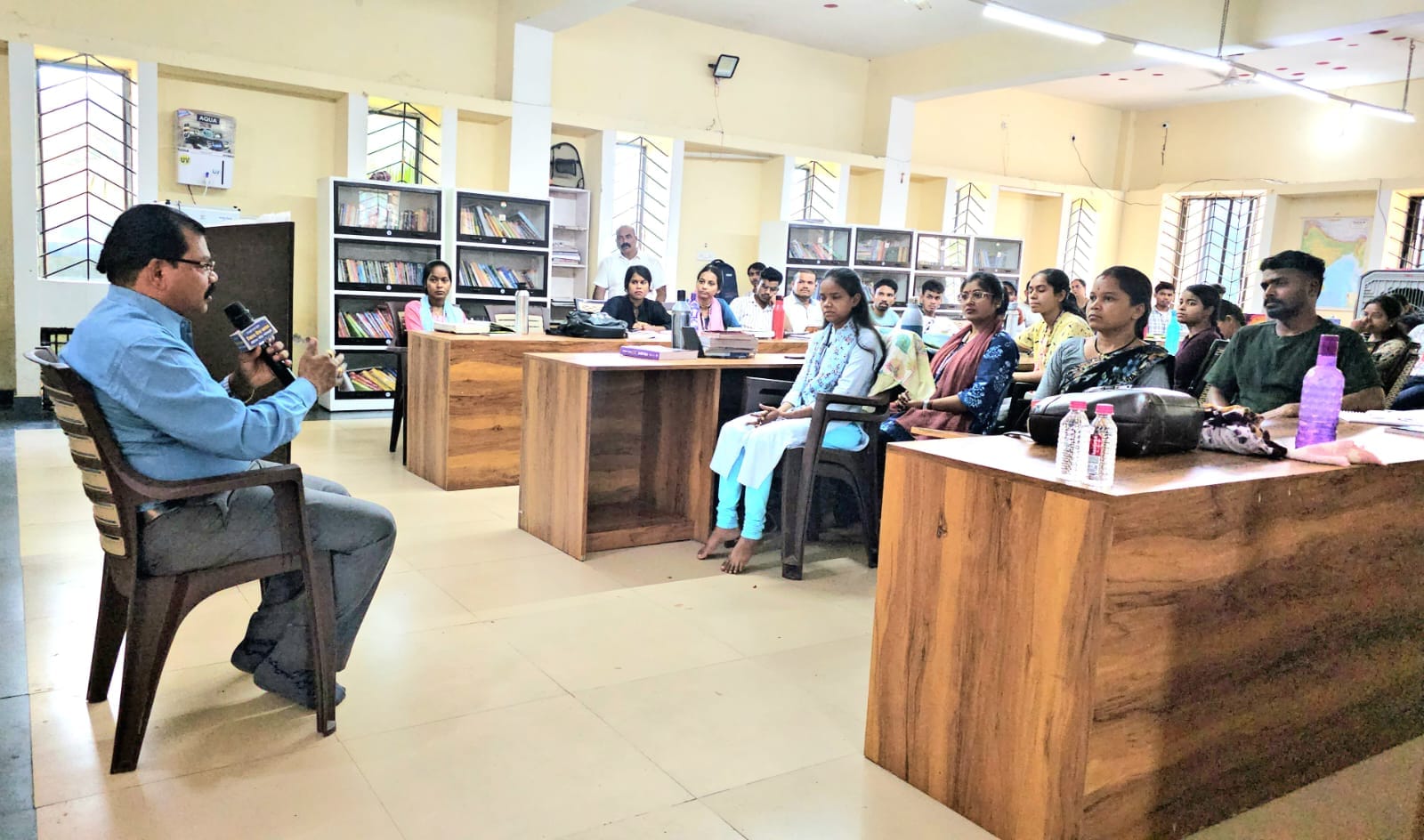 कलेक्टर पहुचे,प्रेस क्लब सह वाचनालय,, कलेक्टर पहुचे,प्रेस क्लब सह वाचनालय,,