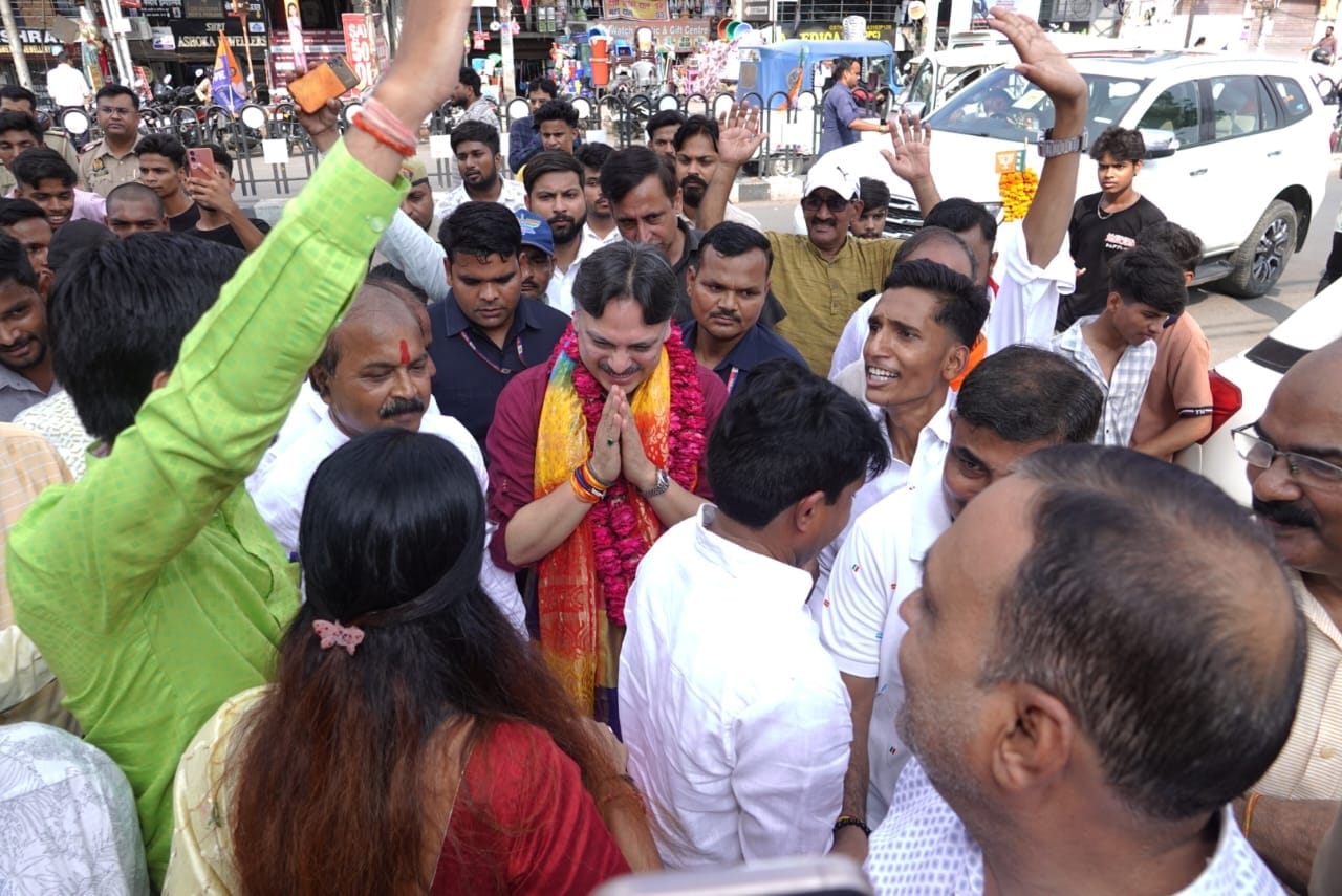कार्यक्रम में पहुंचे विधायक डॉ. राजेश्वर सिंह। कार्यक्रम में पहुंचे विधायक डॉ. राजेश्वर सिंह।