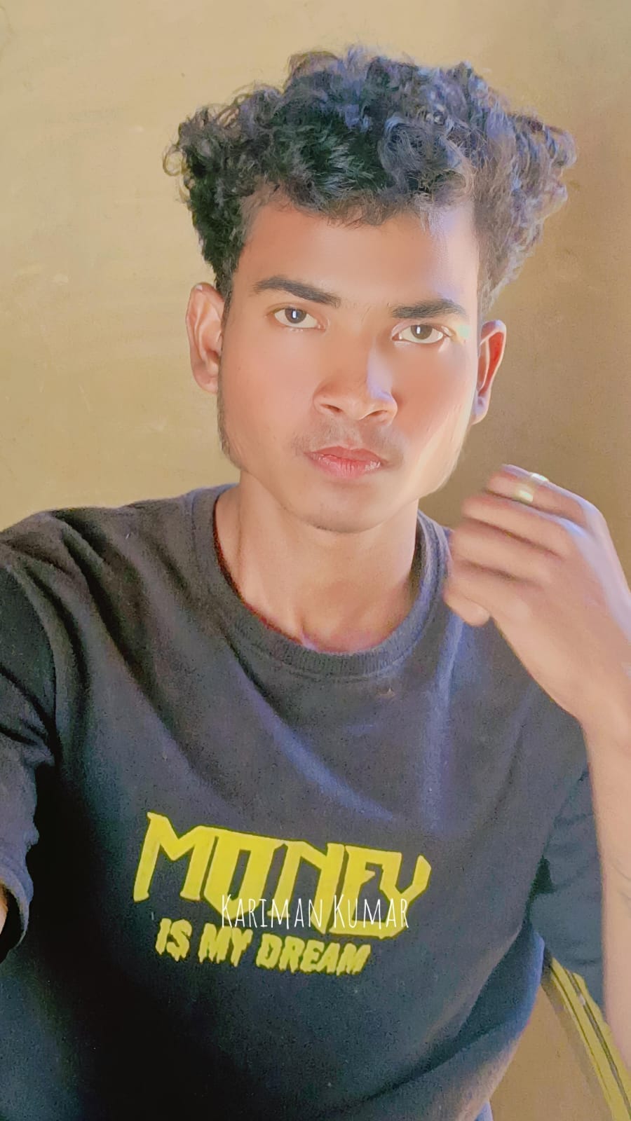पटेहरा क्षेत्र में छत पर करंट से मौत के बाद थाने के सामने रोते बिलखते परिजन, स्रोत संवाद पटेहरा क्षेत्र में छत पर करंट से मौत के बाद थाने के सामने रोते बिलखते परिजन, स्रोत संवाद