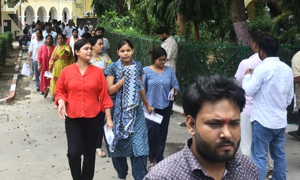 राजधानी के 46 केंद्रों पर उत्तर प्रदेश शिक्षक पात्रता परीक्षा (यूपीटीईटी) आयोजित हुई।