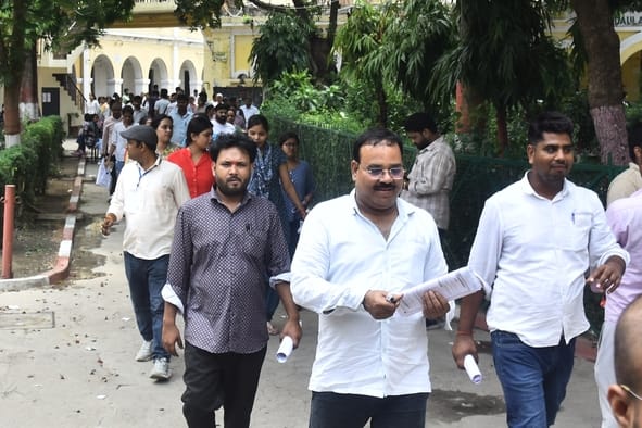 राजधानी के 46 केंद्रों पर उत्तर प्रदेश शिक्षक पात्रता परीक्षा (यूपीटीईटी) आयोजित हुई।
