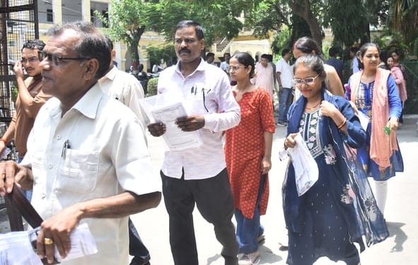 राजधानी के 46 केंद्रों पर उत्तर प्रदेश शिक्षक पात्रता परीक्षा (यूपीटीईटी) आयोजित हुई।