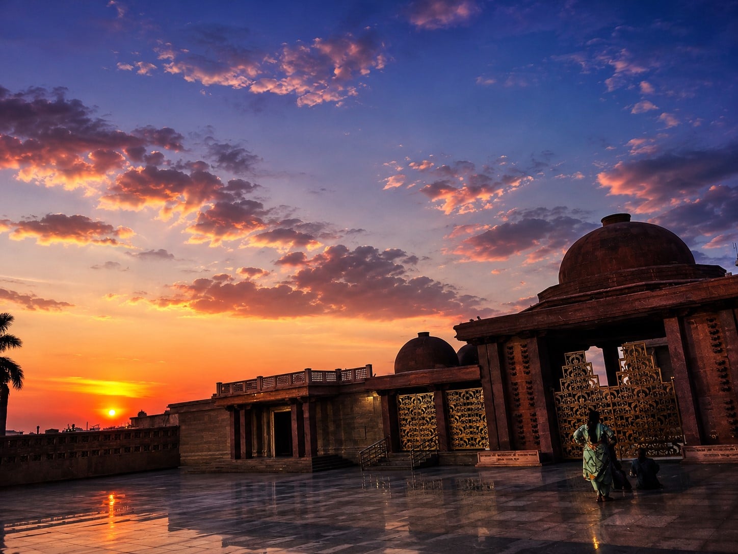 शुक्रवार की शाम आसमान में दिखी गुलाबी रंगत और दिन में महसूस हुई उमस की मार। शुक्रवार की शाम आसमान में दिखी गुलाबी रंगत और दिन में महसूस हुई उमस की मार।