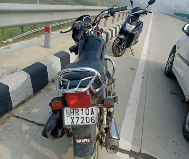 फोटो :: सोनीपत के गांव बिंदरौली के पास हादसे में घायल छात्रा अंजली। स्रोत पाठक फोटो :: सोनीपत के गांव बिंदरौली के पास हादसे में घायल छात्रा अंजली। स्रोत पाठक