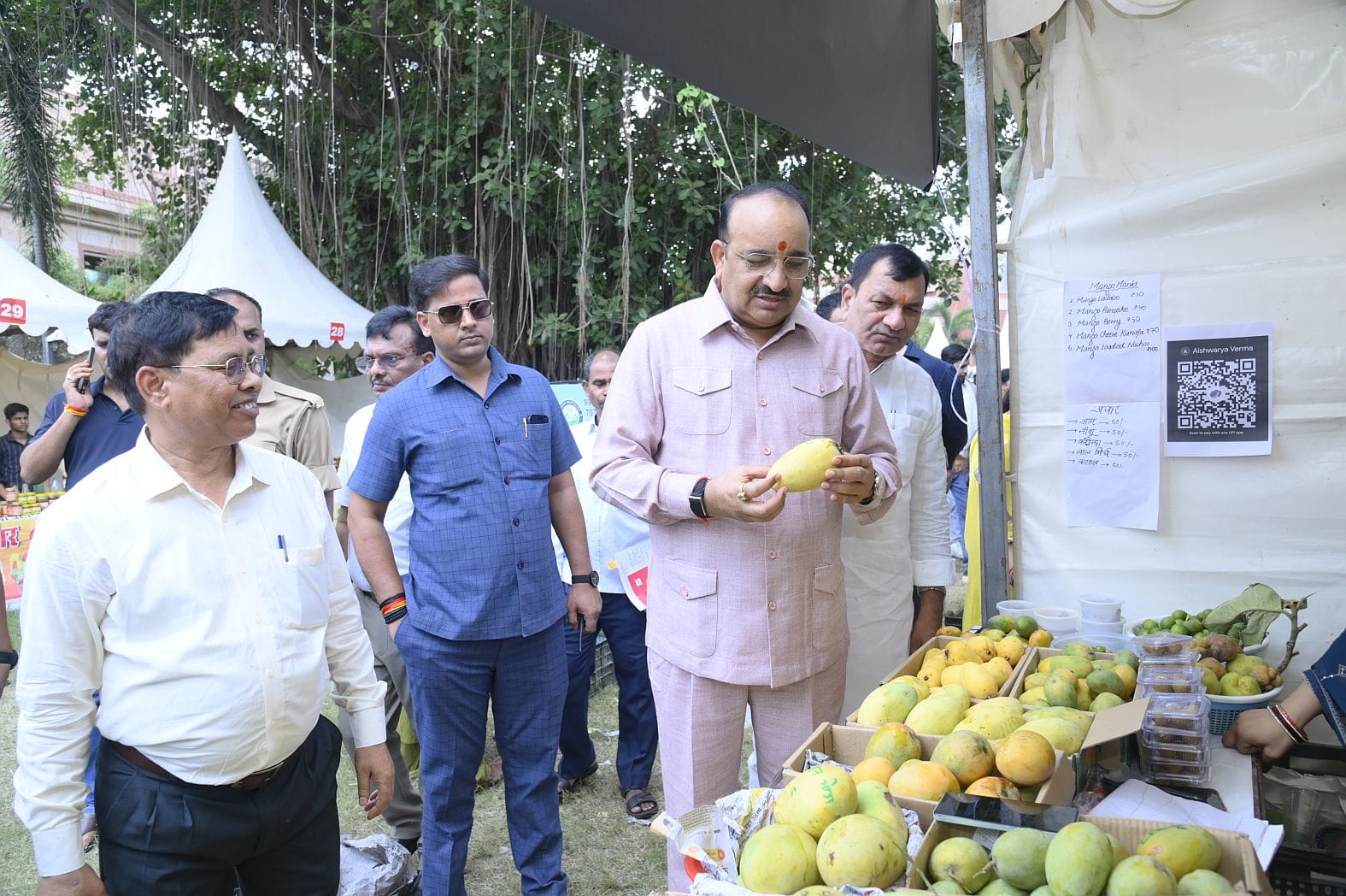 इंदिरा गांधी प्रतिष्ठान में आम महोत्सव का हुआ समापन। इंदिरा गांधी प्रतिष्ठान में आम महोत्सव का हुआ समापन।