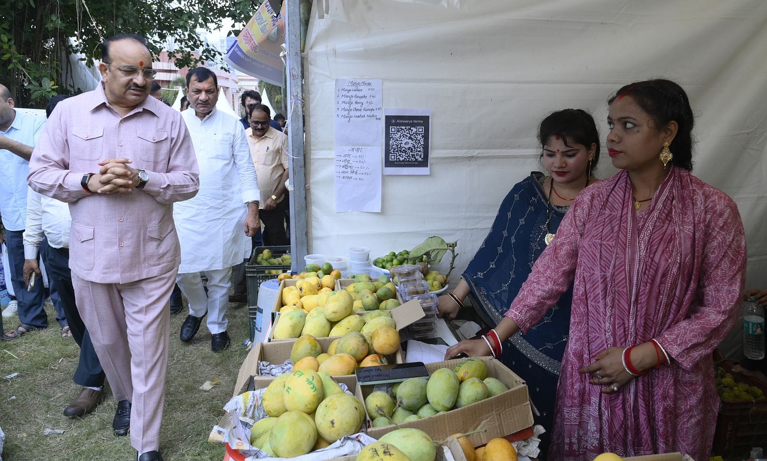 इंदिरा गांधी प्रतिष्ठान में आम महोत्सव का हुआ समापन। इंदिरा गांधी प्रतिष्ठान में आम महोत्सव का हुआ समापन।