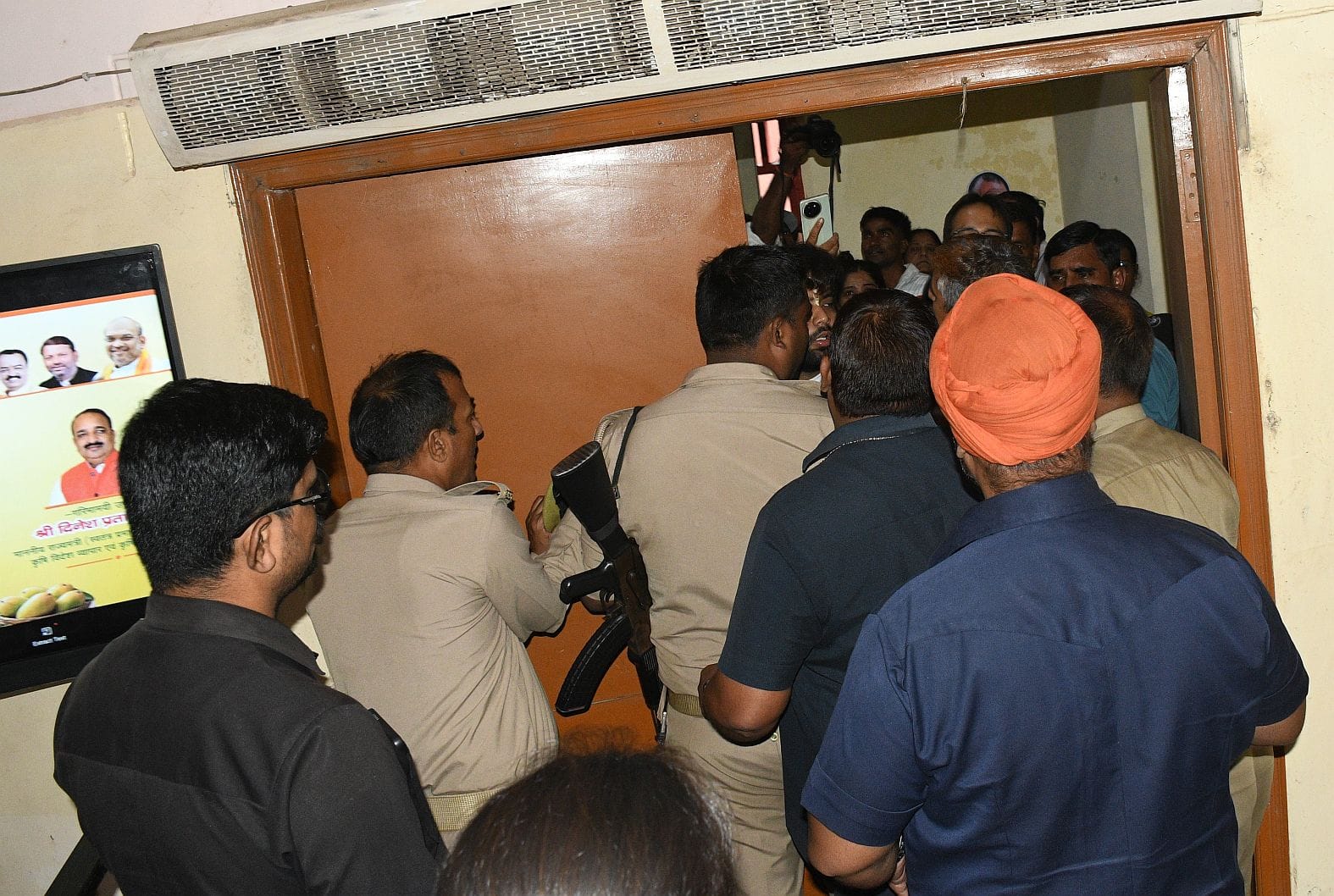 इंदिरा गांधी प्रतिष्ठान में आम महोत्सव का हुआ समापन। इंदिरा गांधी प्रतिष्ठान में आम महोत्सव का हुआ समापन।