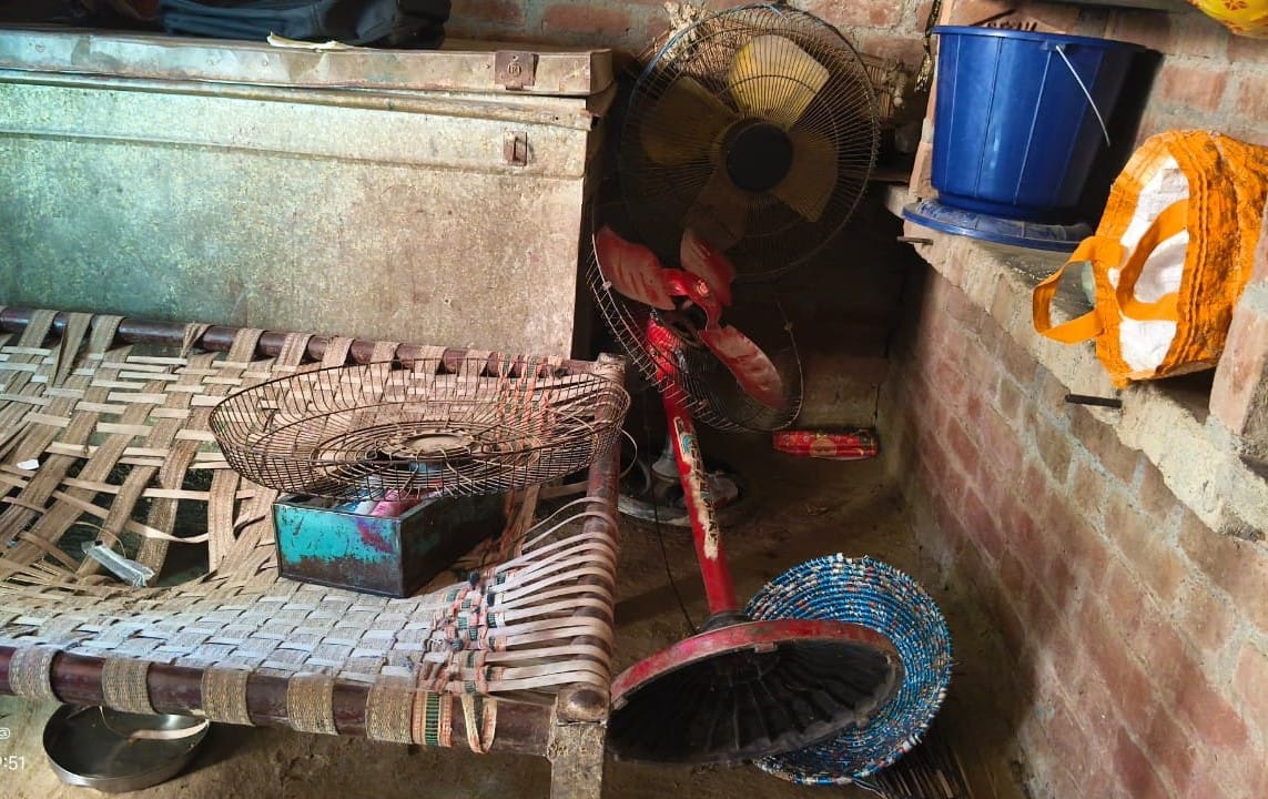 जलालाबाद के गांव कसारी में अमर और कुसुमा के पांच बच्चे। संवाद जलालाबाद के गांव कसारी में अमर और कुसुमा के पांच बच्चे। संवाद