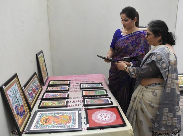 कैसरबाग स्थित ललित कला अकादमी में पंकज आर्ट फाउडेंशन द्वारा आयोजित दो दिवसीय प्रदर्शनी कैसरबाग स्थित ललित कला अकादमी में पंकज आर्ट फाउडेंशन द्वारा आयोजित दो दिवसीय प्रदर्शनी