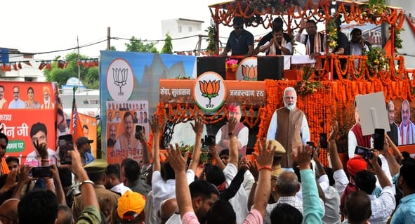 लखनऊ पहुंचे नितिन नवीन और स्वागत के लिए जुटे लोग। लखनऊ पहुंचे नितिन नवीन और स्वागत के लिए जुटे लोग।
