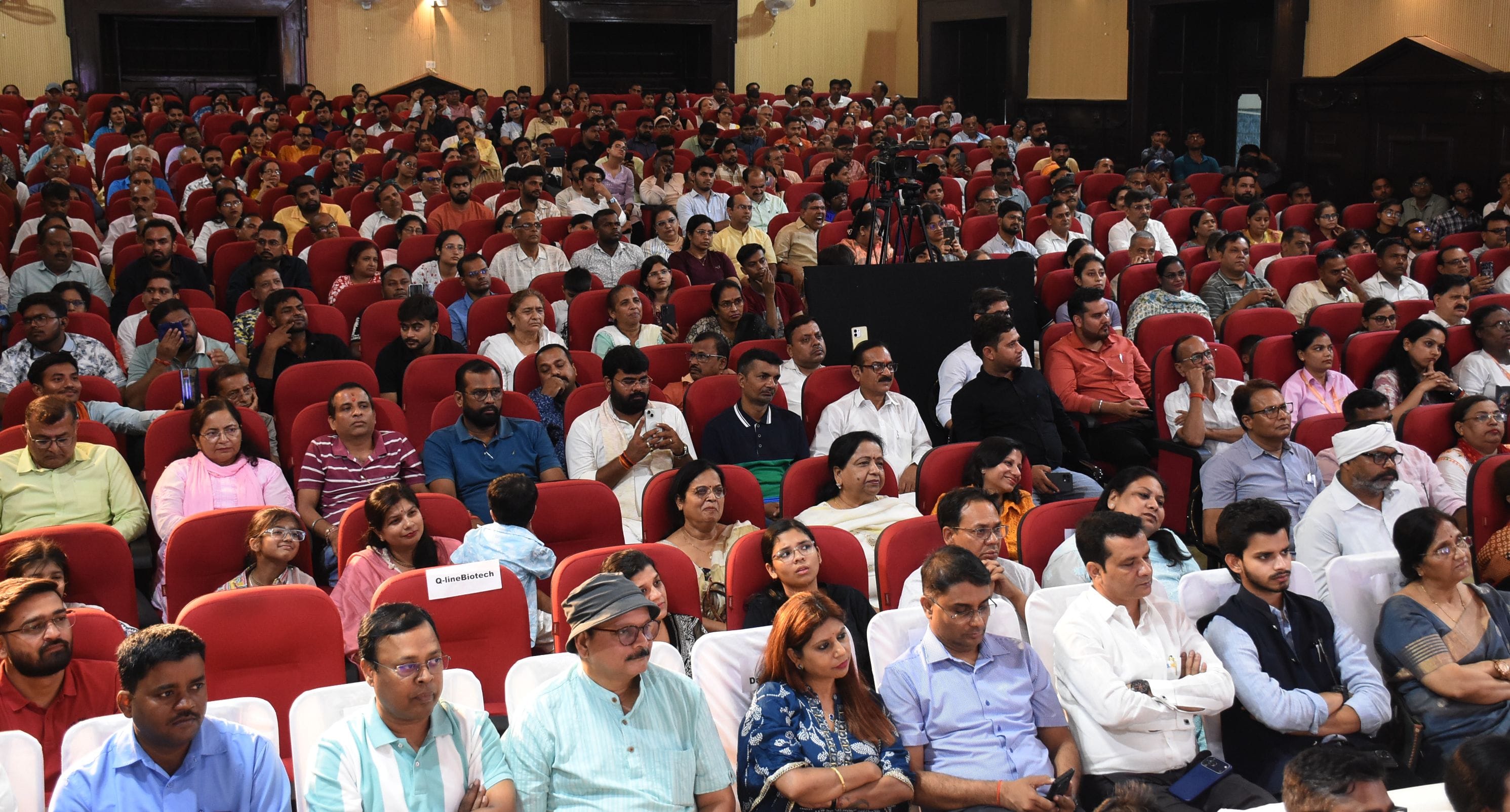 लखनऊ विश्वविद्यालय के मालवीय सभागार में आयोजित अमर उजाला जीवांजलि कार्यक्रम में प्रेरक वक्ता जय लखनऊ विश्वविद्यालय के मालवीय सभागार में आयोजित अमर उजाला जीवांजलि कार्यक्रम में प्रेरक वक्ता जय