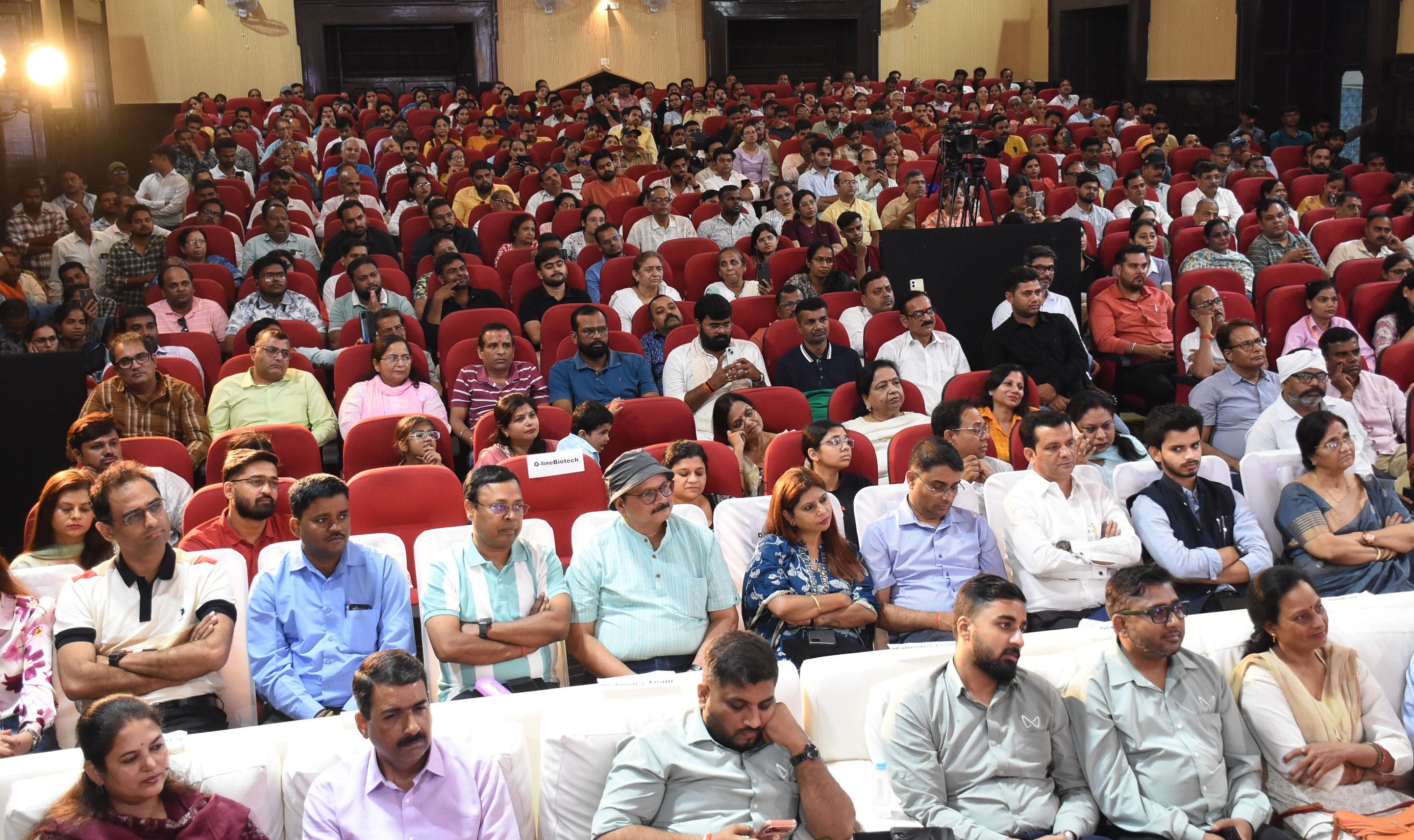 लखनऊ विश्वविद्यालय के मालवीय सभागार में आयोजित अमर उजाला जीवांजलि कार्यक्रम में प्रेरक वक्ता जय लखनऊ विश्वविद्यालय के मालवीय सभागार में आयोजित अमर उजाला जीवांजलि कार्यक्रम में प्रेरक वक्ता जय