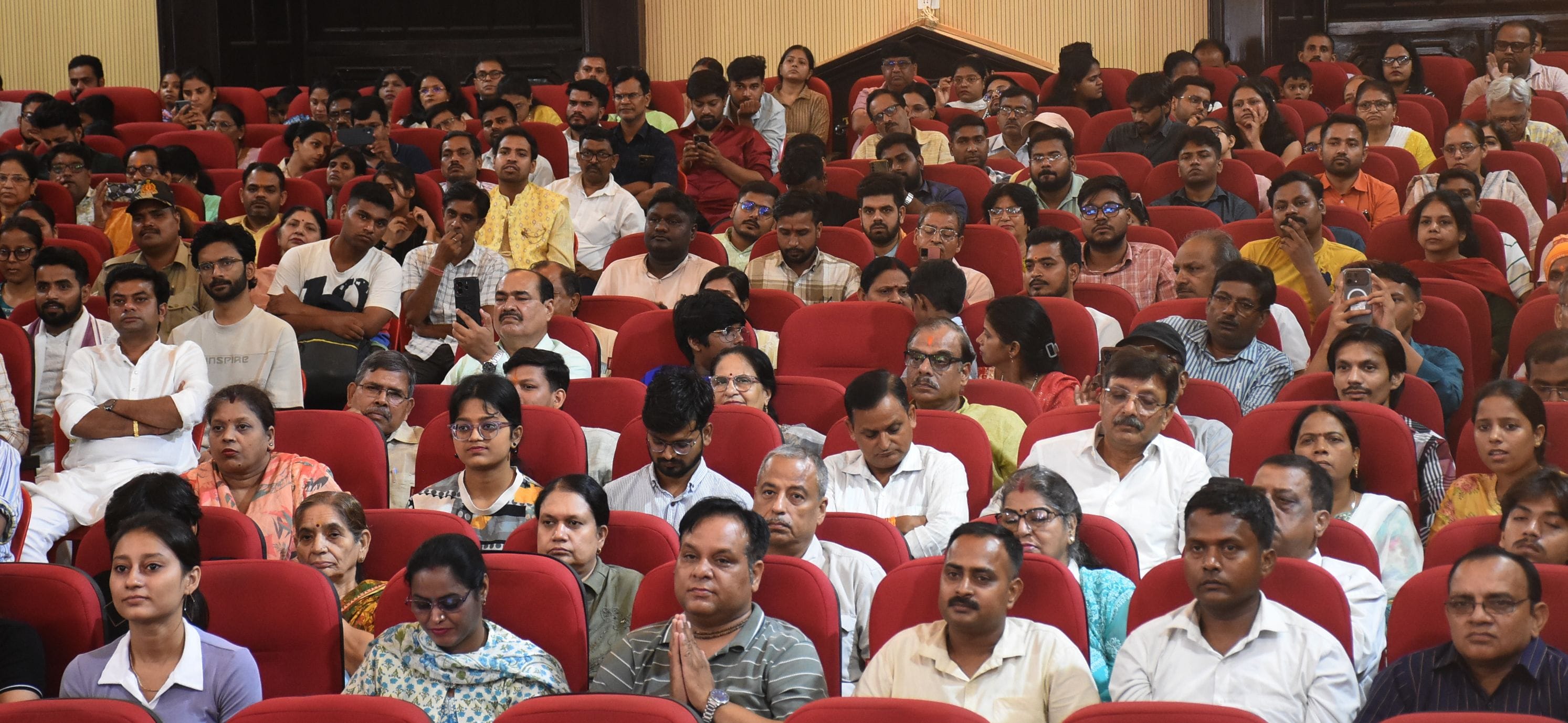 लखनऊ विश्वविद्यालय के मालवीय सभागार में आयोजित अमर उजाला जीवांजलि कार्यक्रम में प्रेरक वक्ता जय लखनऊ विश्वविद्यालय के मालवीय सभागार में आयोजित अमर उजाला जीवांजलि कार्यक्रम में प्रेरक वक्ता जय