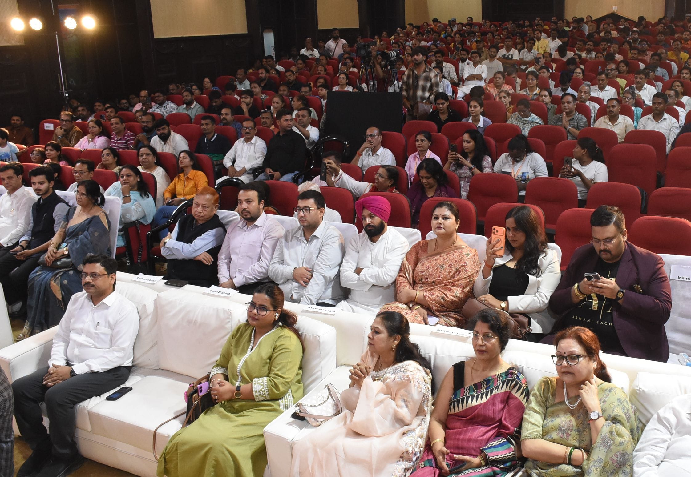 लखनऊ विश्वविद्यालय के मालवीय सभागार में आयोजित अमर उजाला जीवांजलि कार्यक्रम में प्रेरक वक्ता जय लखनऊ विश्वविद्यालय के मालवीय सभागार में आयोजित अमर उजाला जीवांजलि कार्यक्रम में प्रेरक वक्ता जय
