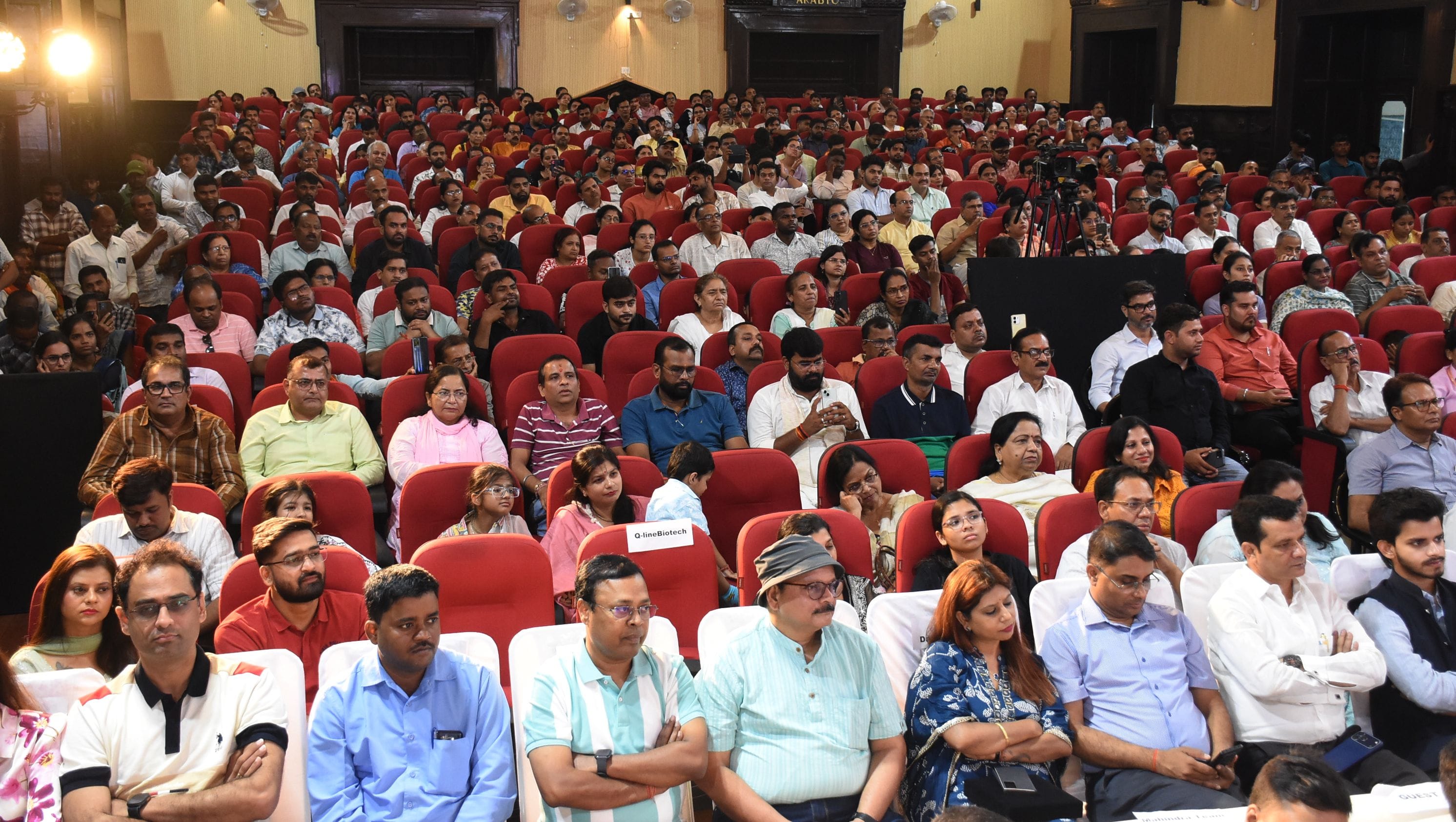 लखनऊ विश्वविद्यालय के मालवीय सभागार में आयोजित अमर उजाला जीवांजलि कार्यक्रम में प्रेरक वक्ता जय लखनऊ विश्वविद्यालय के मालवीय सभागार में आयोजित अमर उजाला जीवांजलि कार्यक्रम में प्रेरक वक्ता जय