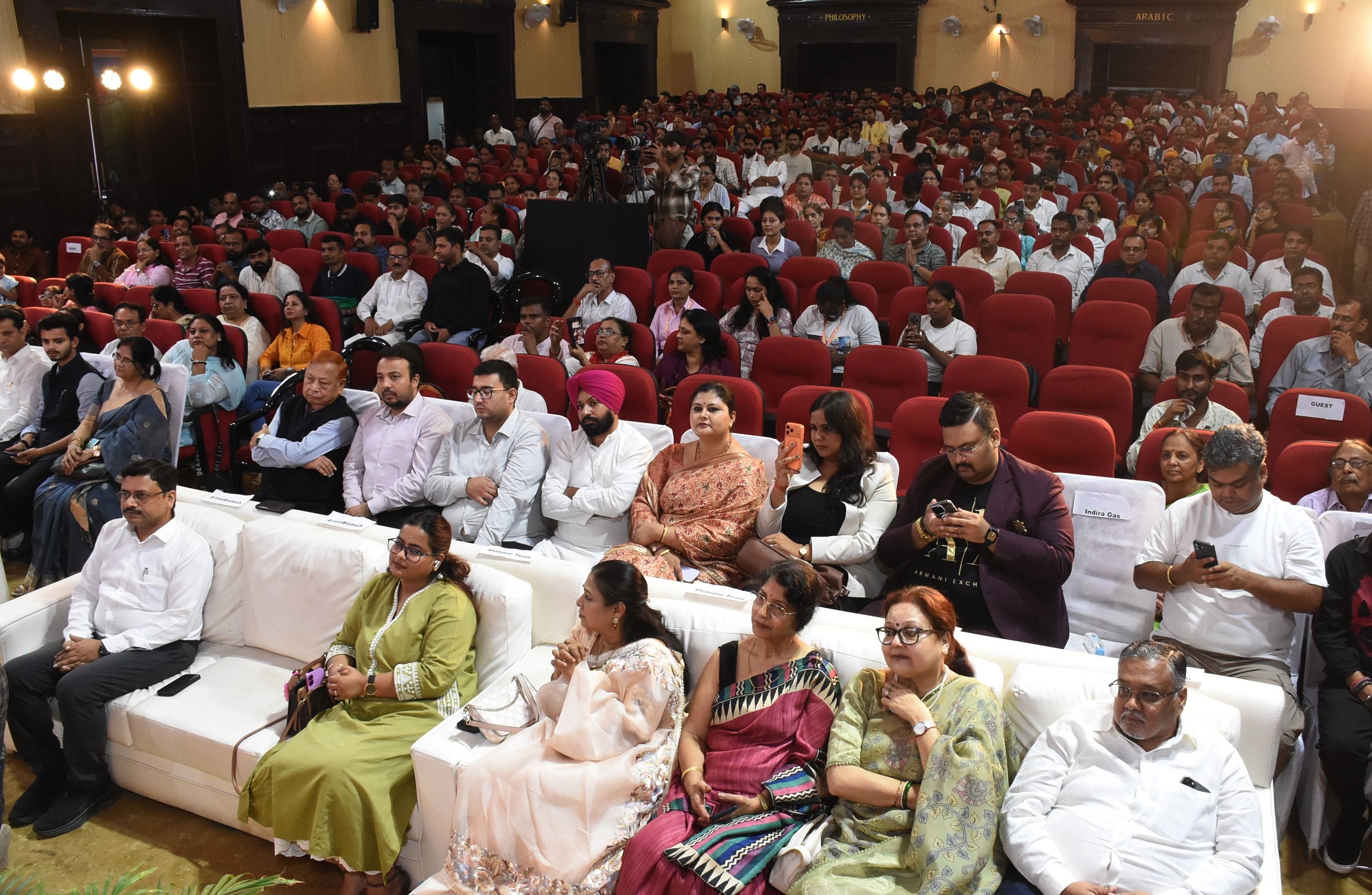 लखनऊ विश्वविद्यालय के मालवीय सभागार में आयोजित अमर उजाला जीवांजलि कार्यक्रम में प्रेरक वक्ता जय लखनऊ विश्वविद्यालय के मालवीय सभागार में आयोजित अमर उजाला जीवांजलि कार्यक्रम में प्रेरक वक्ता जय
