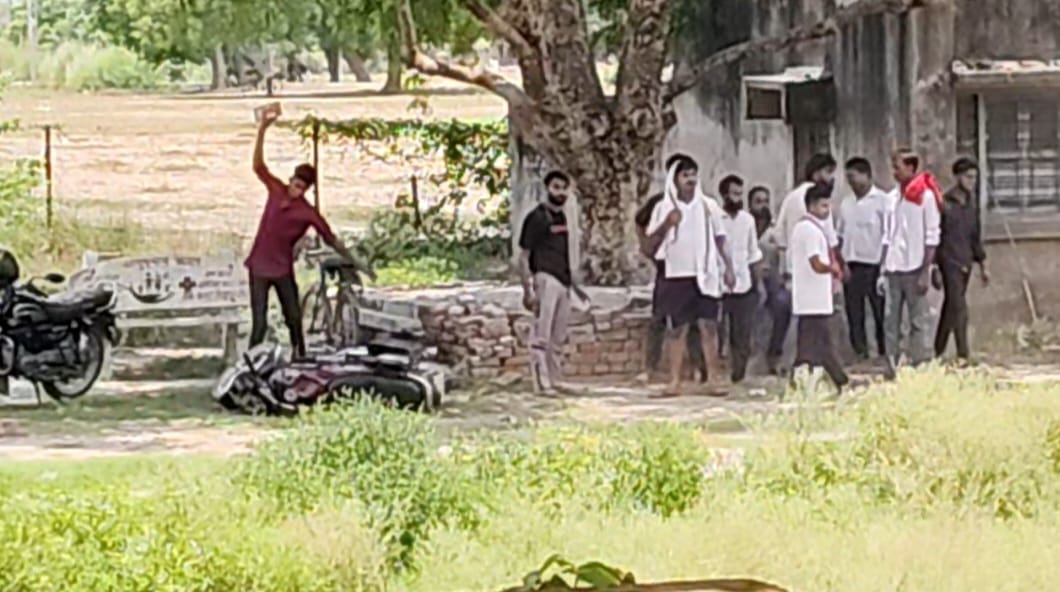 मृकर धर्मेंद्र यादव उर्फ वकील की फाइल फोटो। स्रोत- परिजन मृकर धर्मेंद्र यादव उर्फ वकील की फाइल फोटो। स्रोत- परिजन
