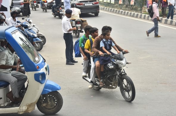 रोड शो के कारण लगा जाम।