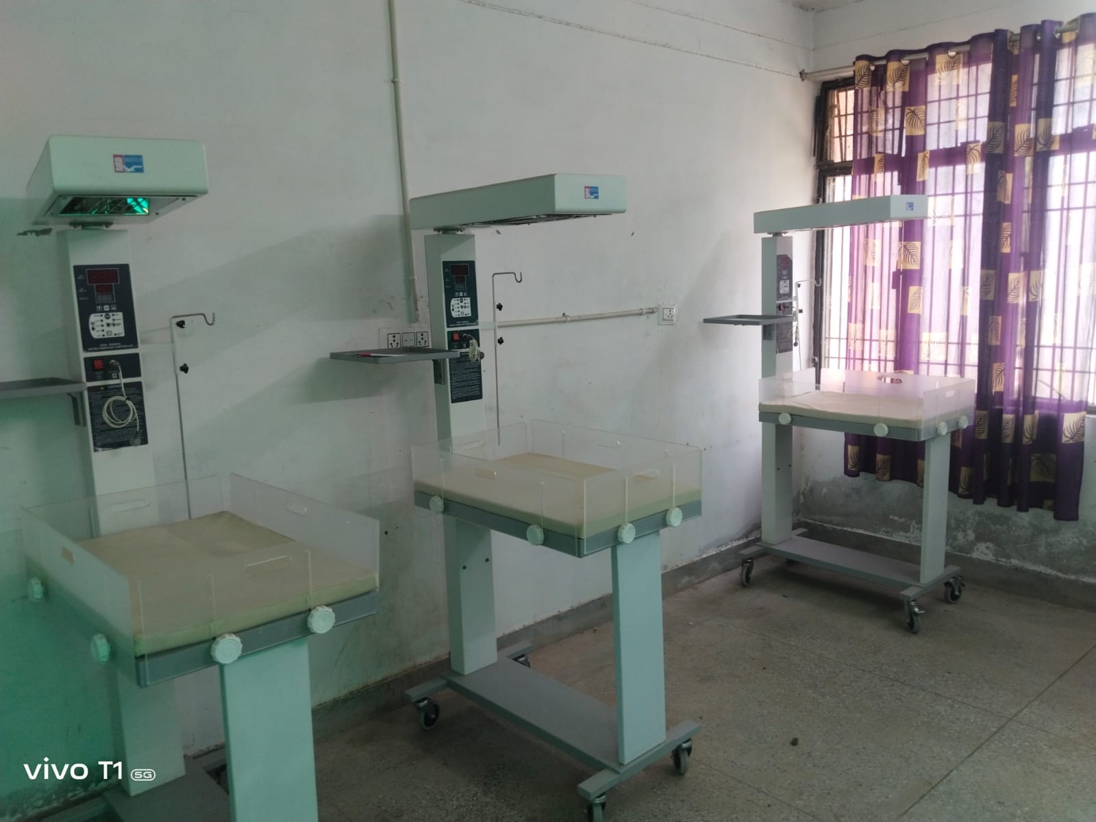 सरसंवा सीएचसी में एक वर्ष पहले स्थापित एनबीएसयू में धूल फांक रही हैं मशीनें। फोटो संवाद सरसंवा सीएचसी में एक वर्ष पहले स्थापित एनबीएसयू में धूल फांक रही हैं मशीनें। फोटो संवाद