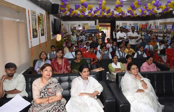 वामा सारथी ने रविवार को रिजर्व पुलिस लाइन में क्विज प्रतियोगिता आयोजित की। 