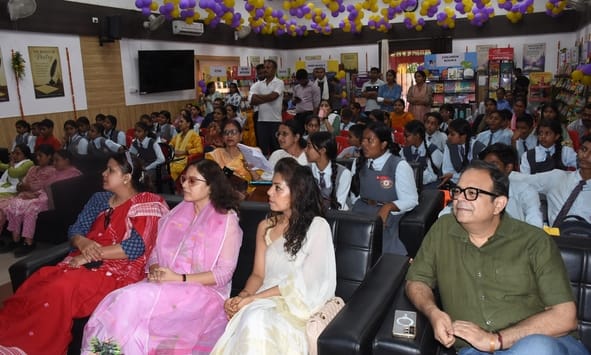 वामा सारथी ने रविवार को रिजर्व पुलिस लाइन में क्विज प्रतियोगिता आयोजित की। 