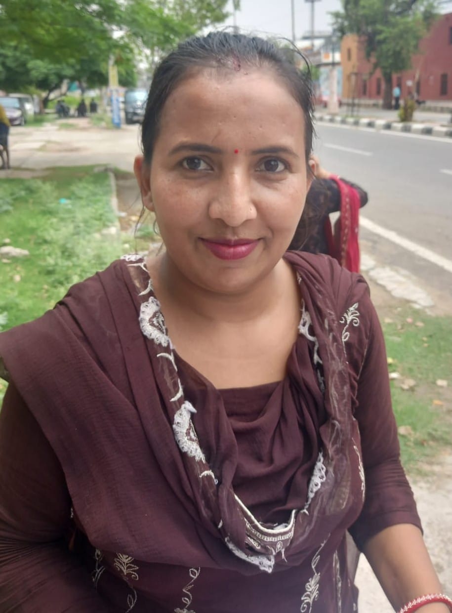 अंबाला छावनी के फारुखा खालसा स्कूल में बनाए गए परीक्षा केंद्र से बाहर निकलते परीक्षार्थी। संवाद अंबाला छावनी के फारुखा खालसा स्कूल में बनाए गए परीक्षा केंद्र से बाहर निकलते परीक्षार्थी। संवाद