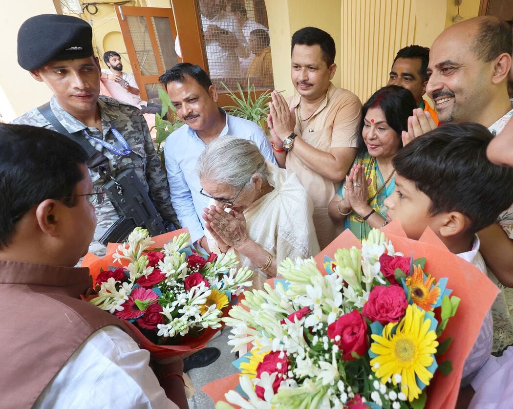 डॉ. विद्या बिंदु सिंह के आवास पर पहुंचे नितिन नवीन।