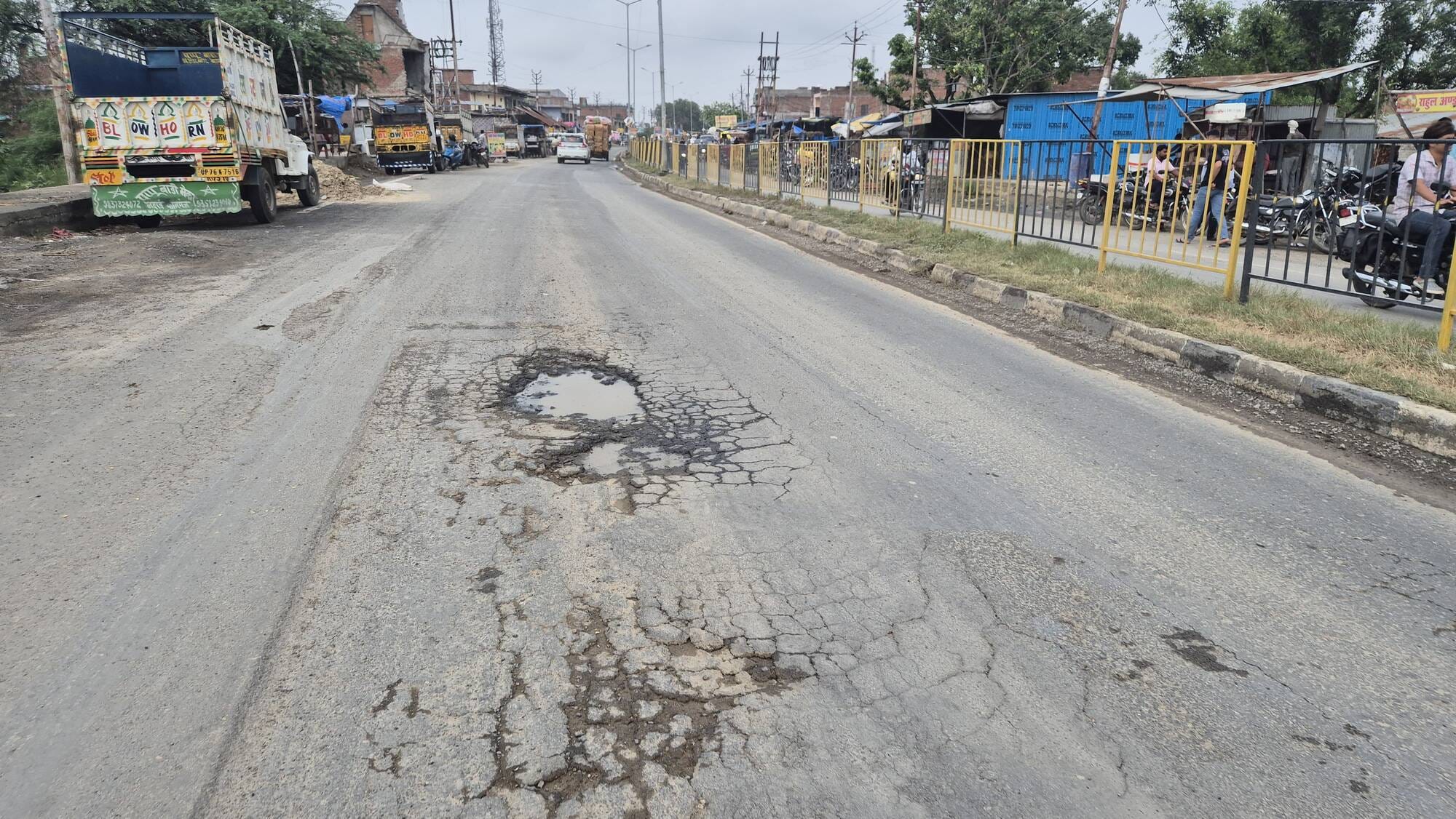 फोटो-10, जैतपुर गांव के पास निर्माणाधीन टोल प्लाजा। संवाद