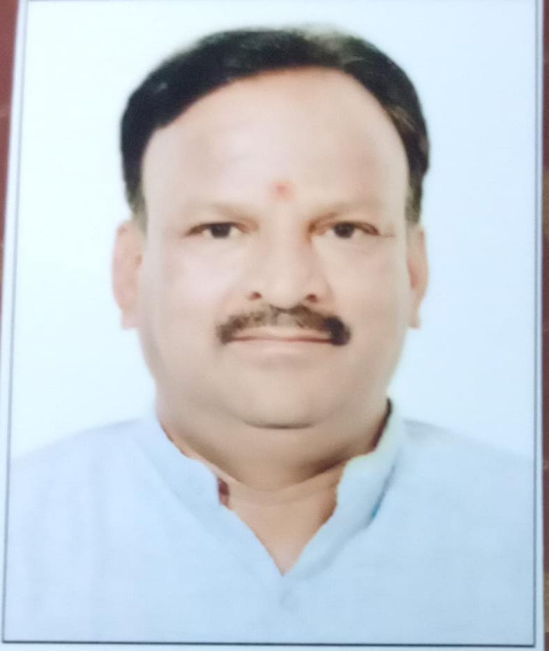 ग्रेनो वेस्ट स्थित श्री राधा स्काई गार्डन सोसाइटी के सामने बने नाले के ऊपर लकड़ी का तख्ता लगाकर ग्रेनो वेस्ट स्थित श्री राधा स्काई गार्डन सोसाइटी के सामने बने नाले के ऊपर लकड़ी का तख्ता लगाकर