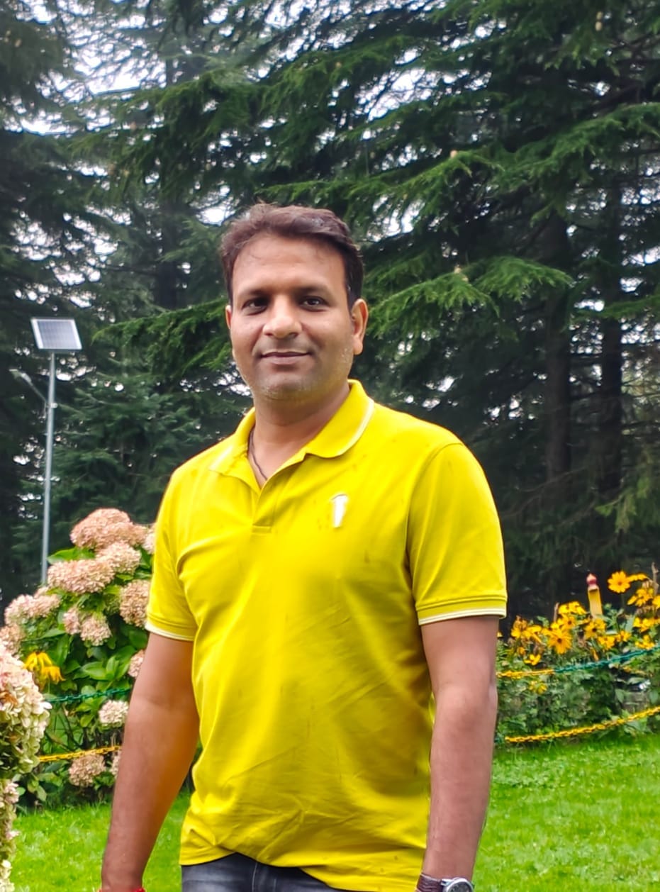 ग्रेनो वेस्ट स्थित श्री राधा स्काई गार्डन सोसाइटी के सामने बने नाले के ऊपर लकड़ी का तख्ता लगाकर ग्रेनो वेस्ट स्थित श्री राधा स्काई गार्डन सोसाइटी के सामने बने नाले के ऊपर लकड़ी का तख्ता लगाकर