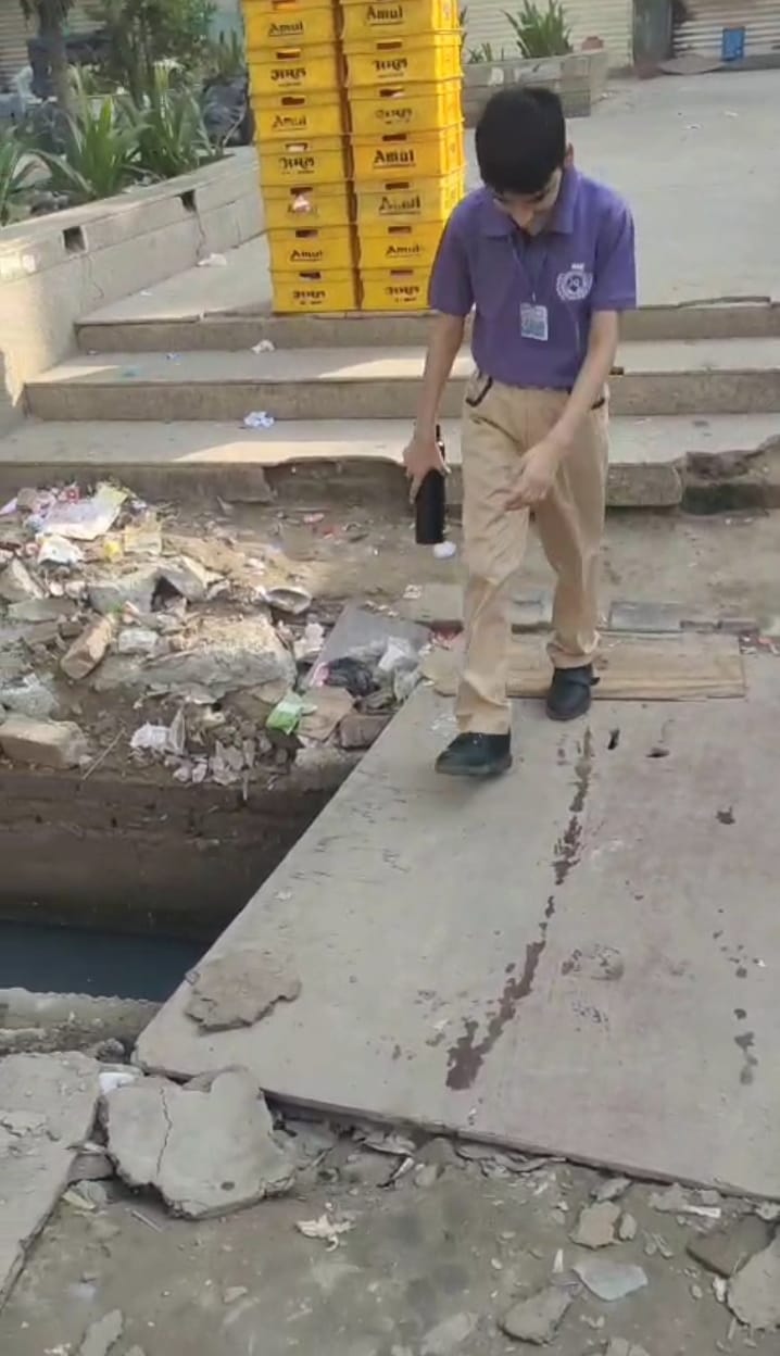 ग्रेनो वेस्ट स्थित श्री राधा स्काई गार्डन सोसाइटी के सामने बने नाले के ऊपर लकड़ी का तख्ता लगाकर ग्रेनो वेस्ट स्थित श्री राधा स्काई गार्डन सोसाइटी के सामने बने नाले के ऊपर लकड़ी का तख्ता लगाकर
