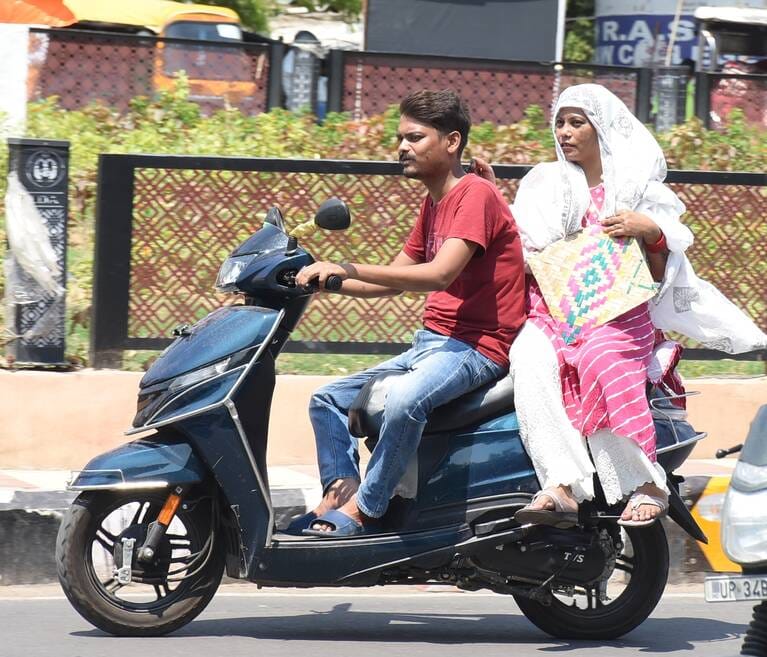 लखनऊ में दिन में रही गर्मी, शाम को हुई जोरदार बारिश।