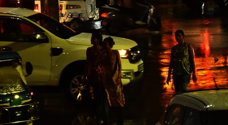 लखनऊ में दिन में रही गर्मी, शाम को हुई जोरदार बारिश।