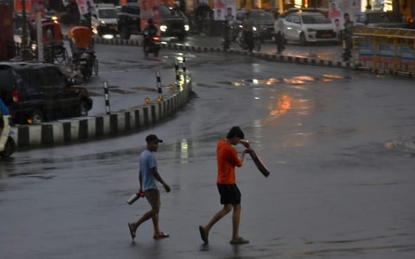 लखनऊ में दिन में रही गर्मी, शाम को हुई जोरदार बारिश।