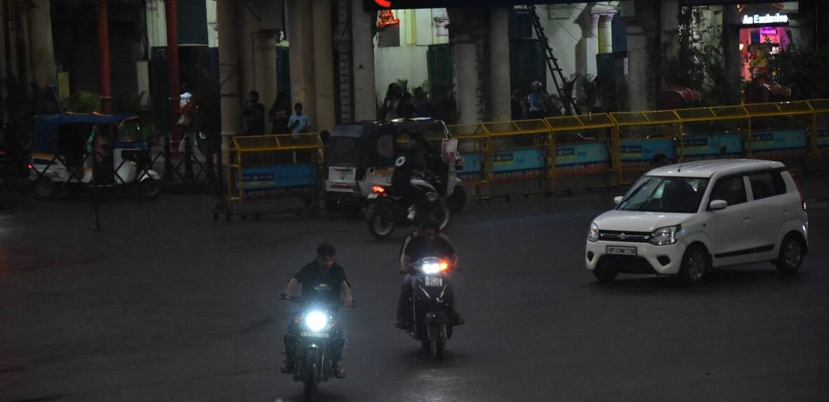 लखनऊ में दिन में रही गर्मी, शाम को हुई जोरदार बारिश।