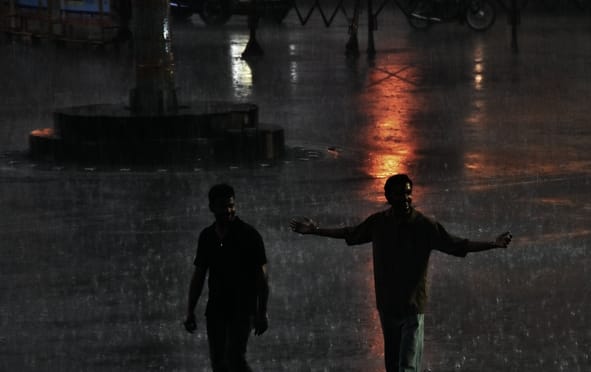 लखनऊ में दिन में रही गर्मी, शाम को हुई जोरदार बारिश।