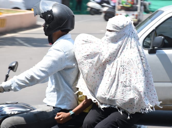 लखनऊ में दिन में रही गर्मी, शाम को हुई जोरदार बारिश।