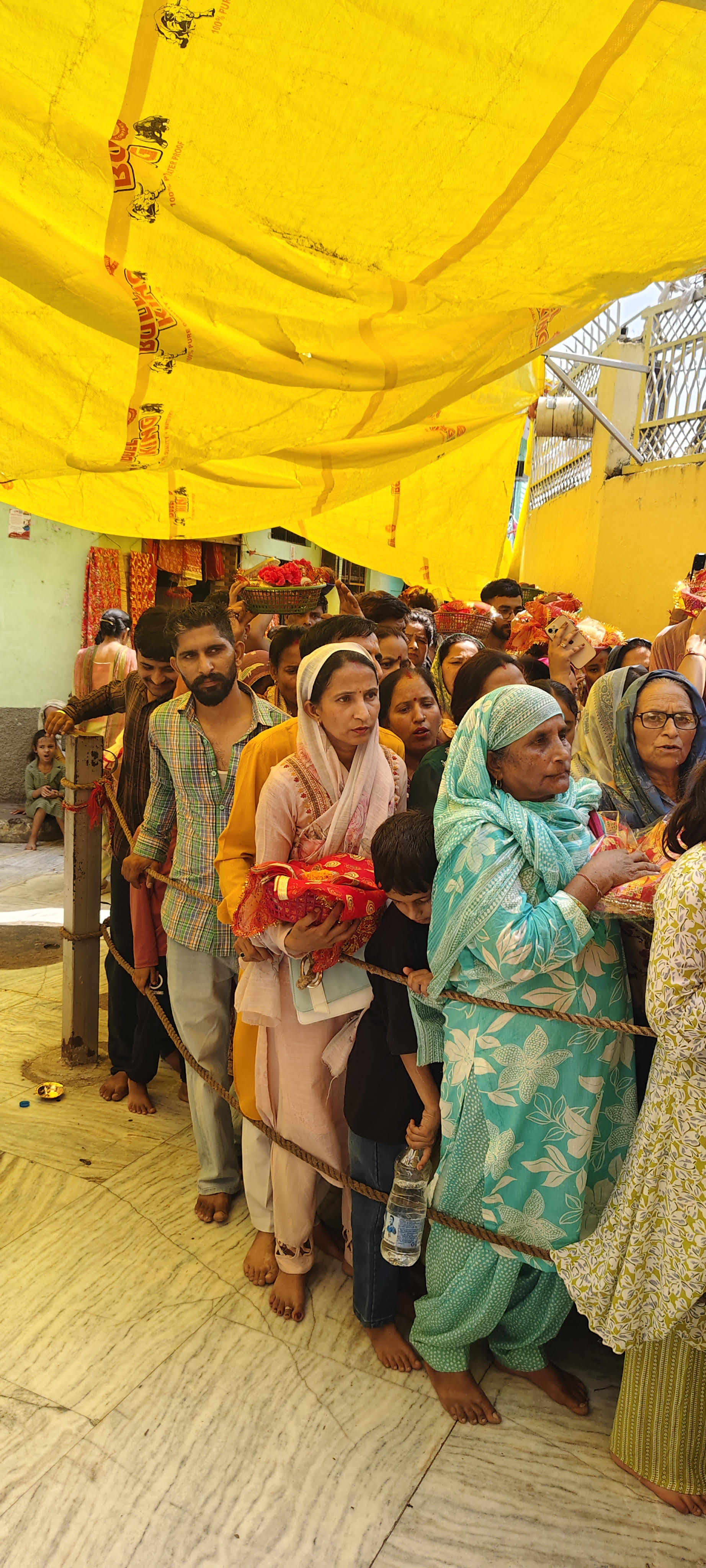 रविवार को श्री चामुंडा नंदिकेश्वर धाम में उमड़ी भक्तों की भीड़। -जागरुक पाठक रविवार को श्री चामुंडा नंदिकेश्वर धाम में उमड़ी भक्तों की भीड़। -जागरुक पाठक