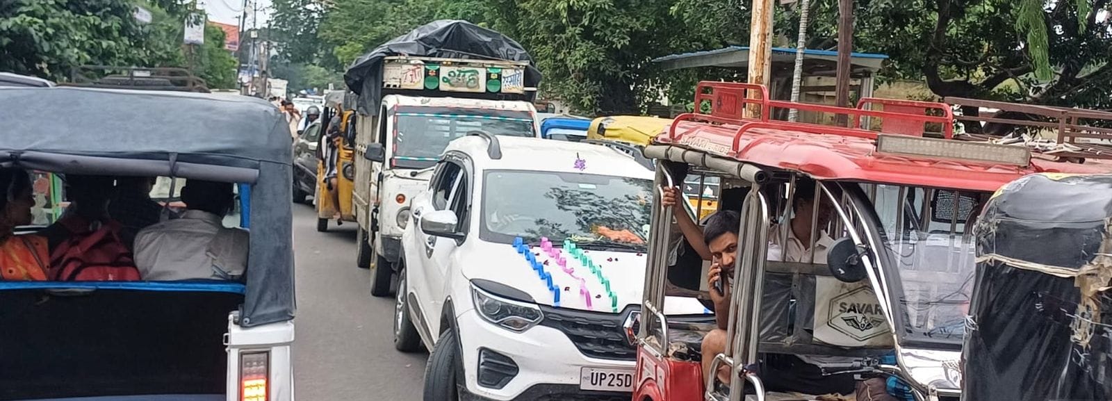 टीईटी परीक्षा से वंचित रही छात्रा नैंसी से मुलाकात करते कांग्रेस के पदाधिकारी। संवाद टीईटी परीक्षा से वंचित रही छात्रा नैंसी से मुलाकात करते कांग्रेस के पदाधिकारी। संवाद