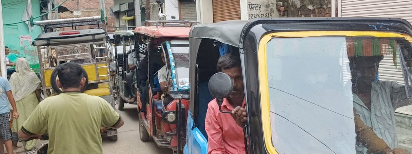 टीईटी परीक्षा से वंचित रही छात्रा नैंसी से मुलाकात करते कांग्रेस के पदाधिकारी। संवाद टीईटी परीक्षा से वंचित रही छात्रा नैंसी से मुलाकात करते कांग्रेस के पदाधिकारी। संवाद