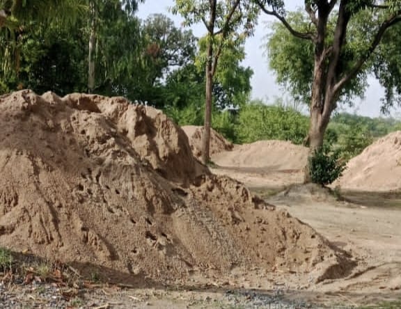 अनुज जायसवाल सीमेंट विक्रेता