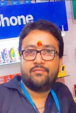 फोटो-18-बिजली लाइन पर काम करता बिजली कर्मी। संवाद फोटो-18-बिजली लाइन पर काम करता बिजली कर्मी। संवाद