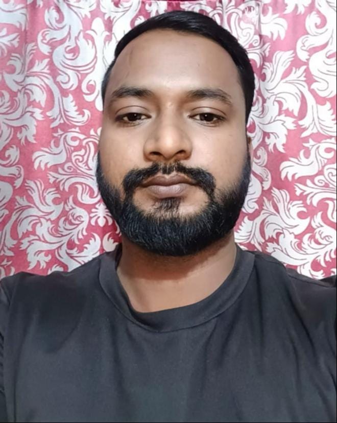 फोटो-18-बिजली लाइन पर काम करता बिजली कर्मी। संवाद फोटो-18-बिजली लाइन पर काम करता बिजली कर्मी। संवाद