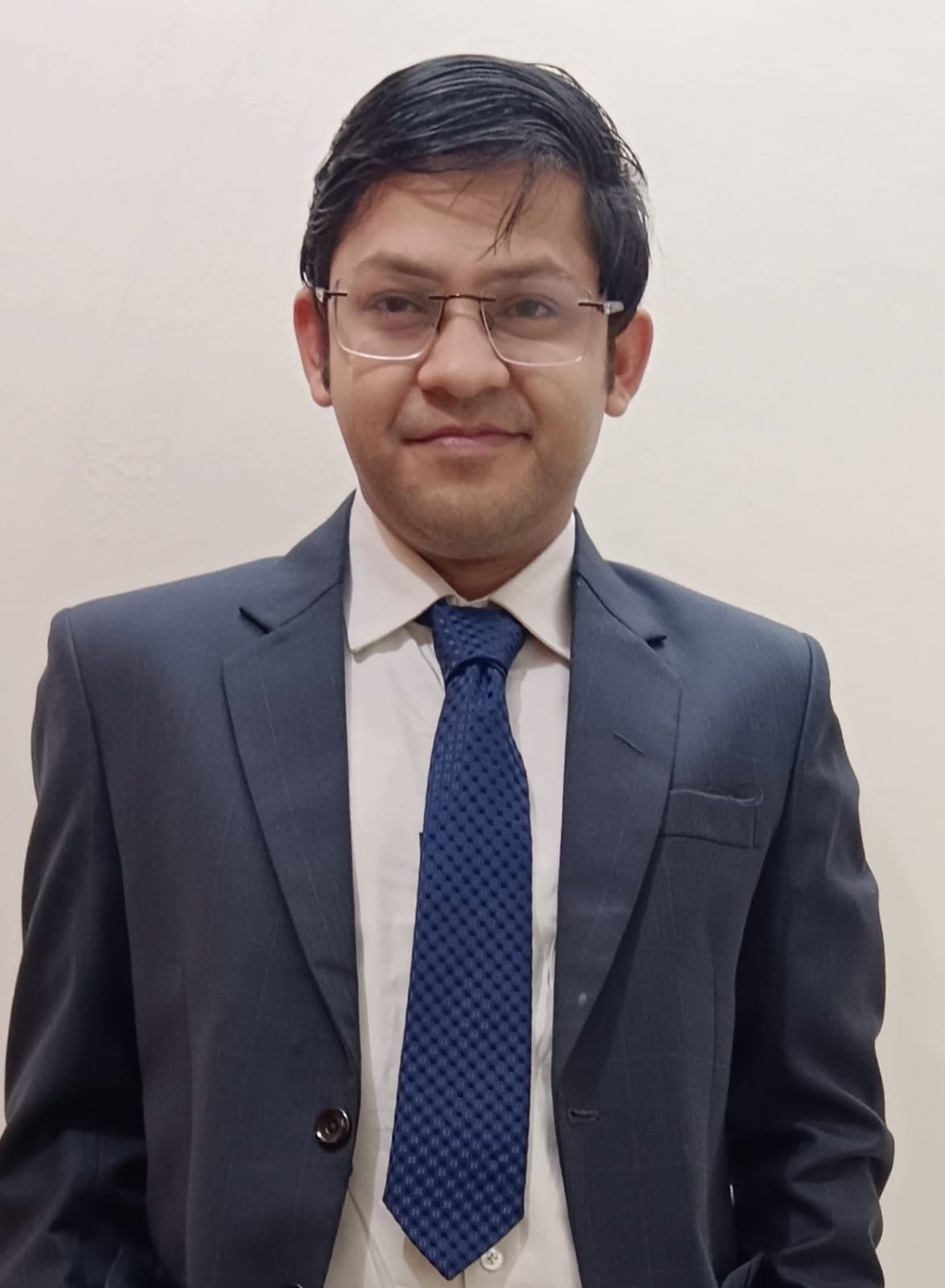 फोटो- 22- मेडिकल काॅलेज का इमरजेंसी वार्ड में खड़े मरीज व तीमारदार। संवाद फोटो- 22- मेडिकल काॅलेज का इमरजेंसी वार्ड में खड़े मरीज व तीमारदार। संवाद