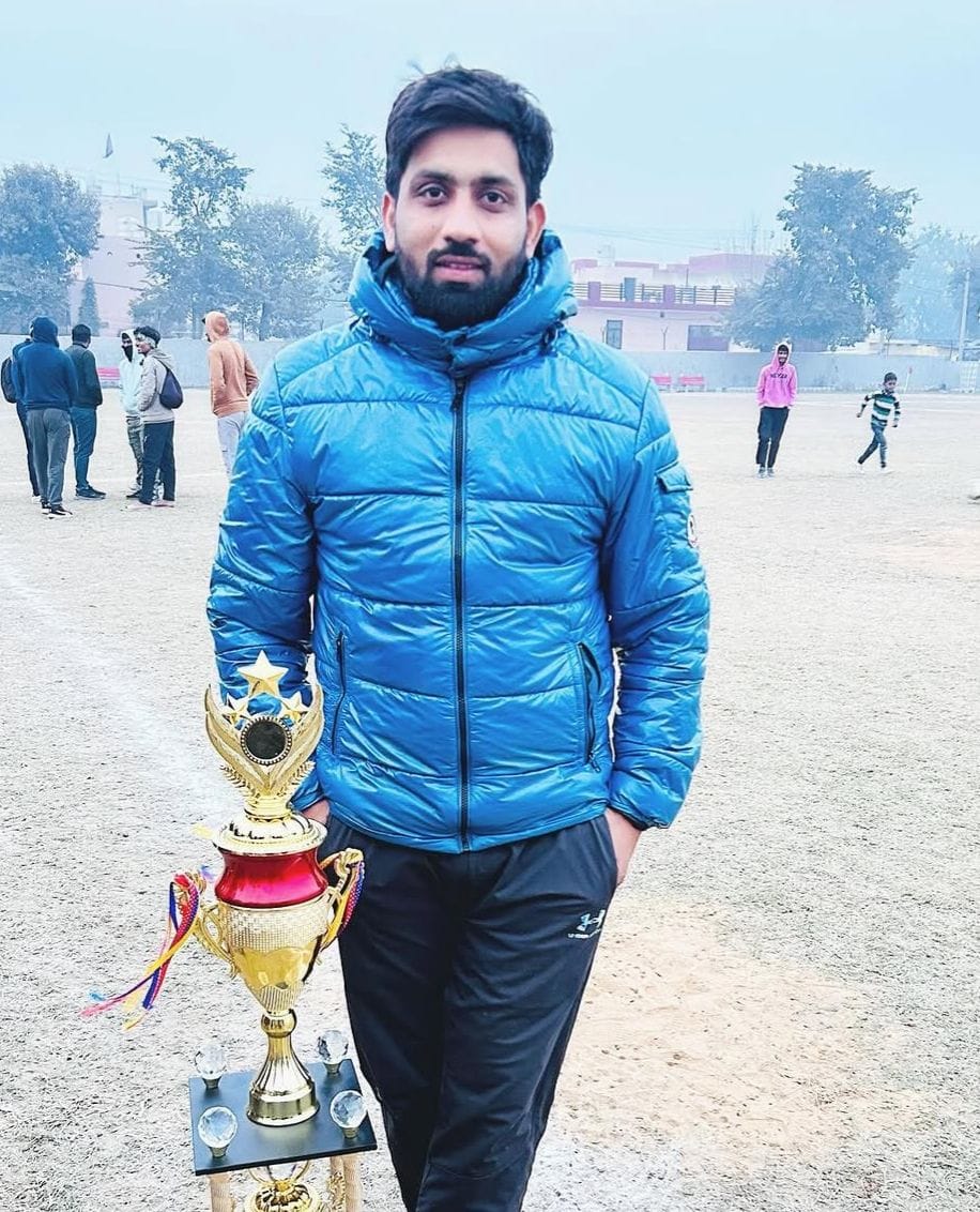 फोटो नंबर 72: सुमित, नेशनल फुटबॉल खिलाड़ी। फोटो नंबर 72: सुमित, नेशनल फुटबॉल खिलाड़ी।