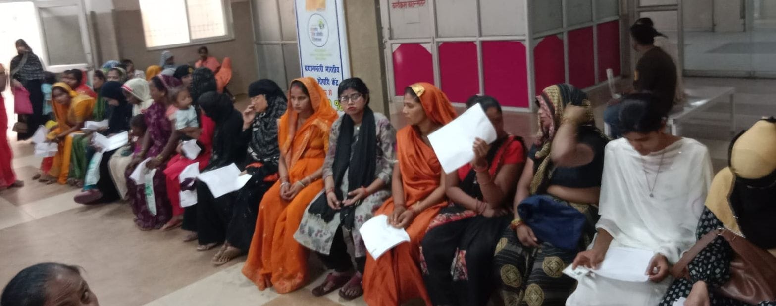 जिला महिला अस्पताल में खाली पड़ा महिला डॉक्टर का एक कक्ष। संवाद जिला महिला अस्पताल में खाली पड़ा महिला डॉक्टर का एक कक्ष। संवाद