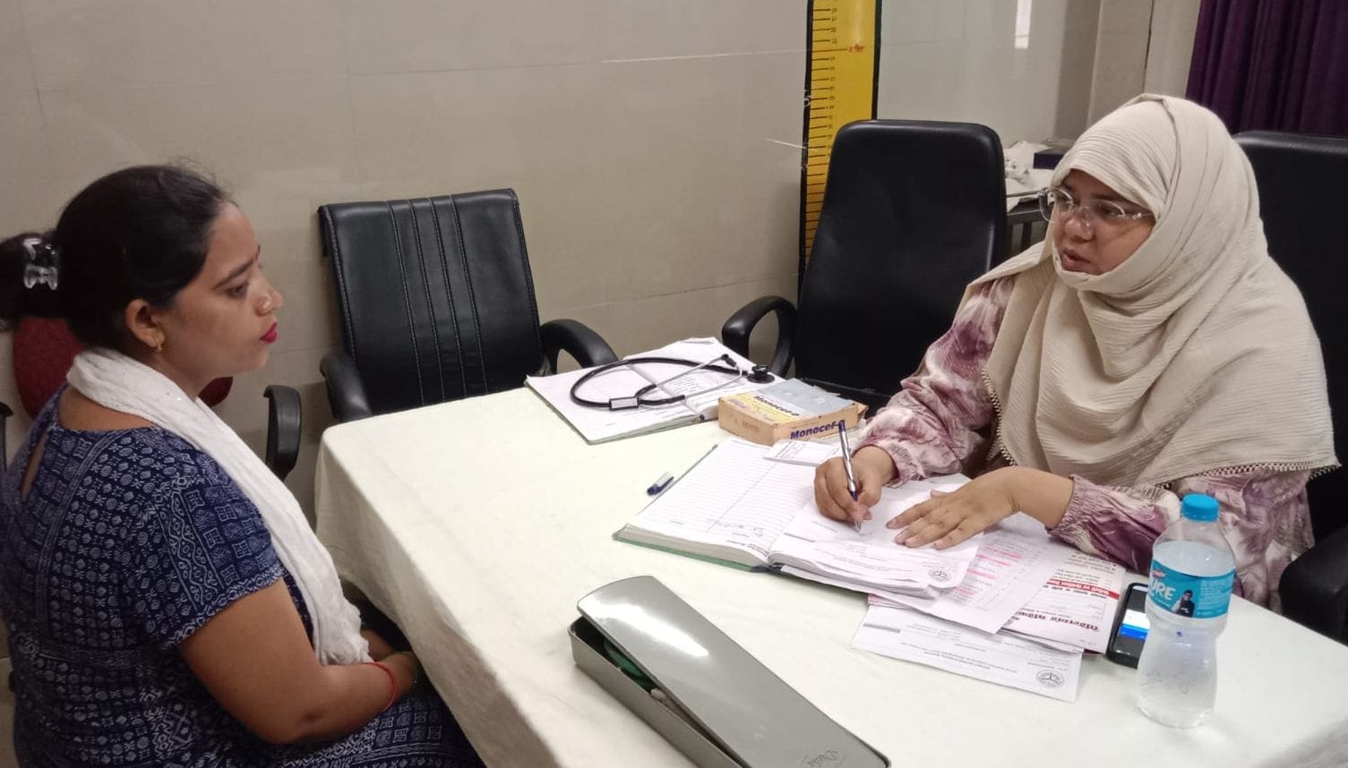 जिला महिला अस्पताल में खाली पड़ा महिला डॉक्टर का एक कक्ष। संवाद जिला महिला अस्पताल में खाली पड़ा महिला डॉक्टर का एक कक्ष। संवाद