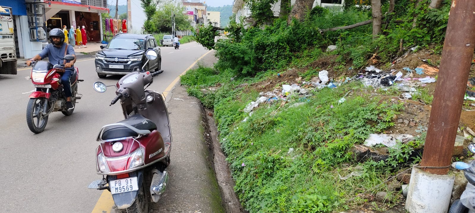 नगर पंचायत बड़सर के तहत मैहरे बाजार में निकासी नाली बंद होने के कारण खड़ा गंदा पानी। संवाद नगर पंचायत बड़सर के तहत मैहरे बाजार में निकासी नाली बंद होने के कारण खड़ा गंदा पानी। संवाद