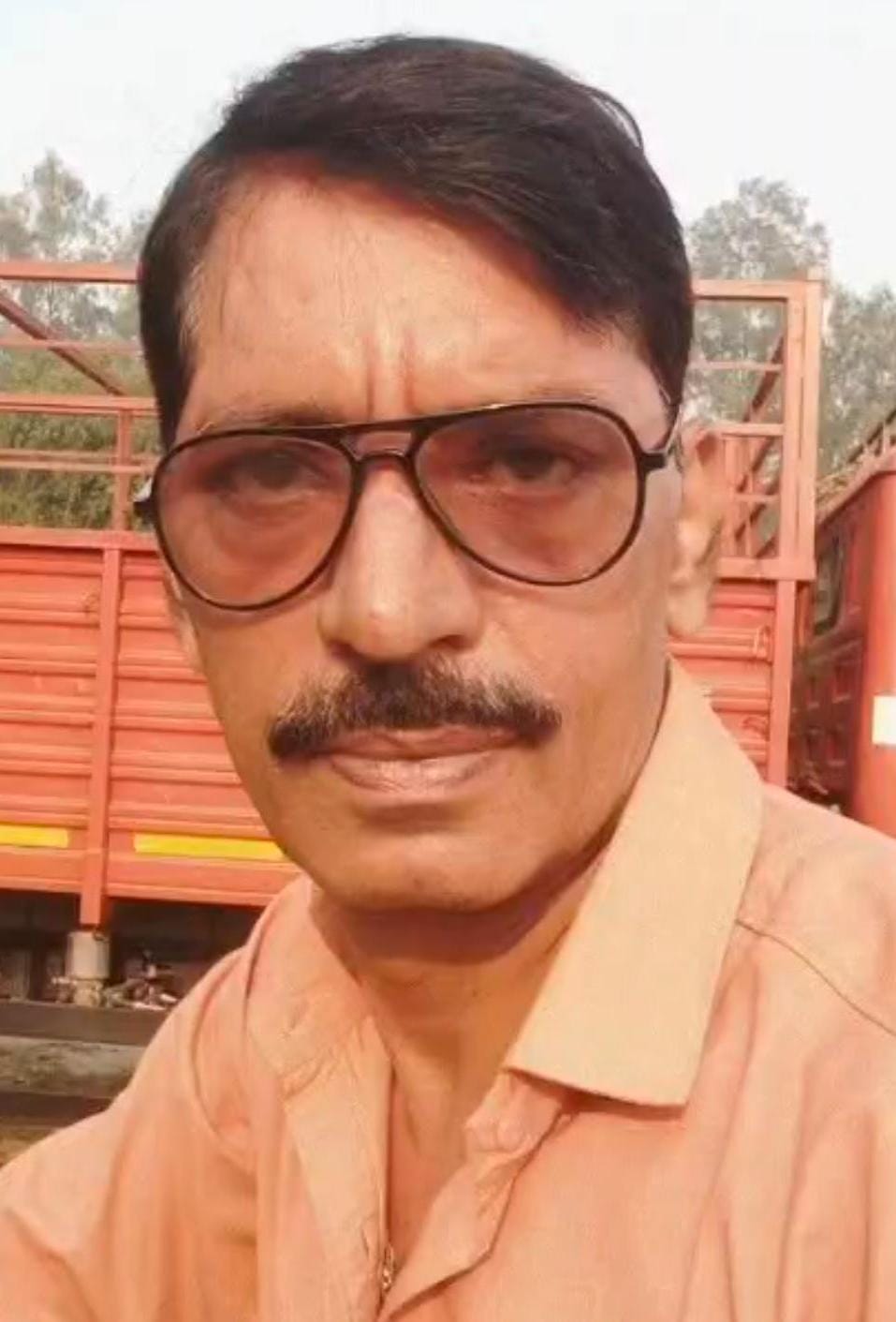 पुलिस की गिरफ्त में हत्या के आरोपी व मनोज शुक्ला की फाइल फोटो। पुलिस की गिरफ्त में हत्या के आरोपी व मनोज शुक्ला की फाइल फोटो।