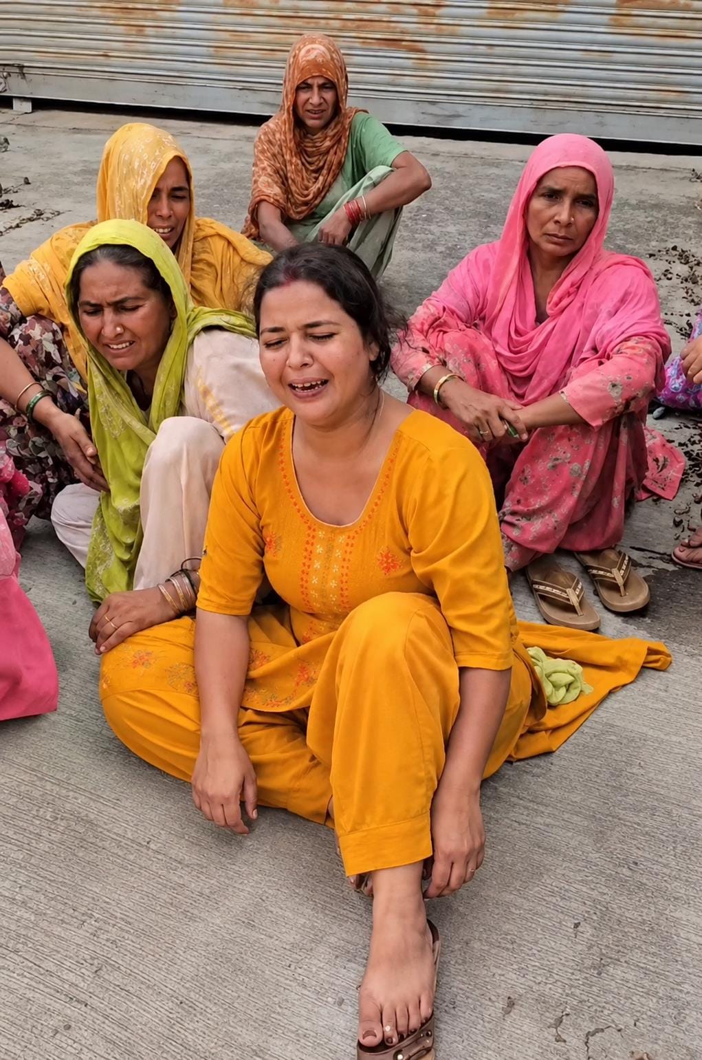 पत्नी से कॉल करवा साले को बुलाया, चाकू से गोदकर मार डाला पत्नी से कॉल करवा साले को बुलाया, चाकू से गोदकर मार डाला